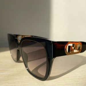 Fendi o’lock in black